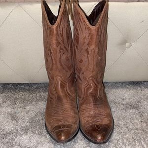 Aldo women’s size 40 cowboy boots with pointed toe